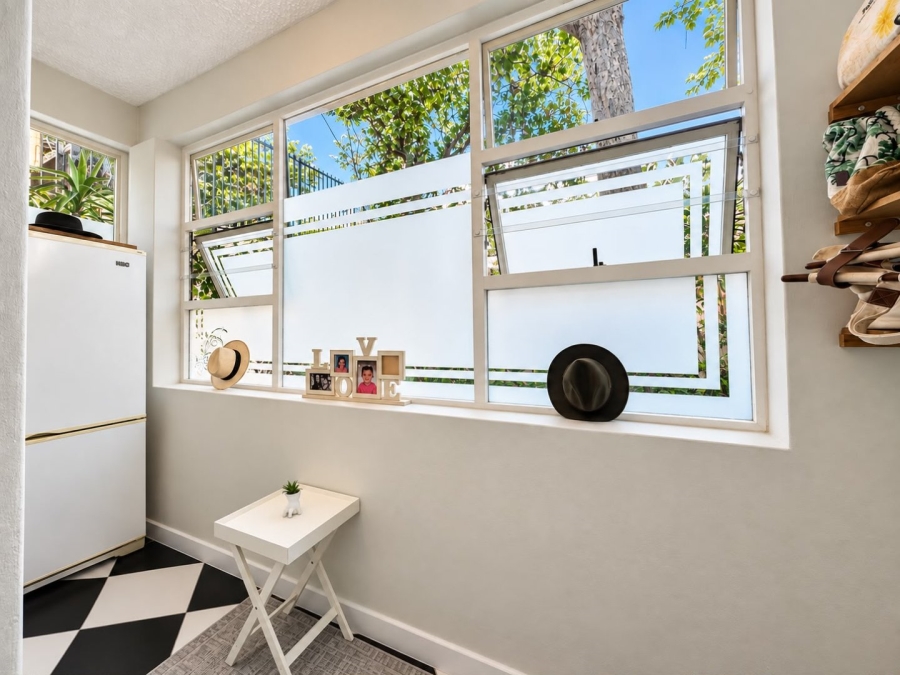 To Let 2 Bedroom Property for Rent in Sea Point Western Cape